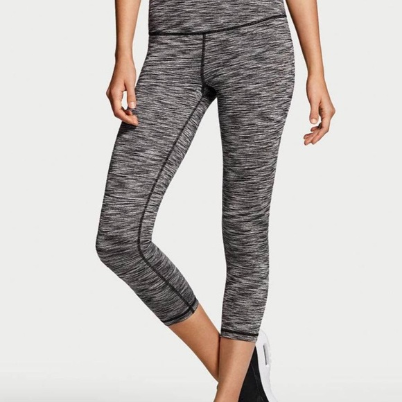 Victoria's Secret Pants - Victoria’s Secret Sport XL Knockout Capri leggings